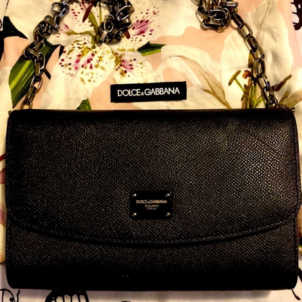 Black D&G chain strap clutch.